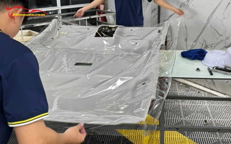 Bọc trần nilon Ford Ranger chống bám bẩn, dễ vệ sinh, bảo vệ trần nỉ zin như mới