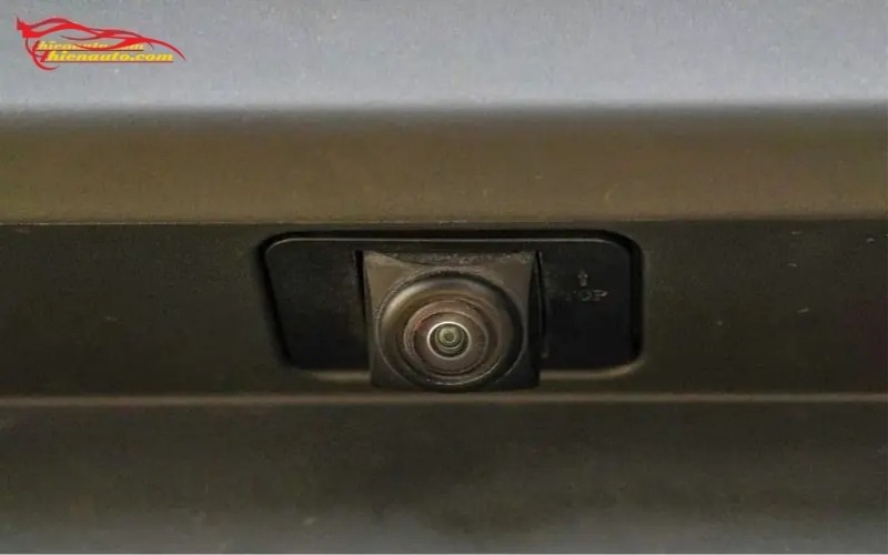 Camera lùi Vinfast EC Van giúp lùi chính xác, tránh va chạm