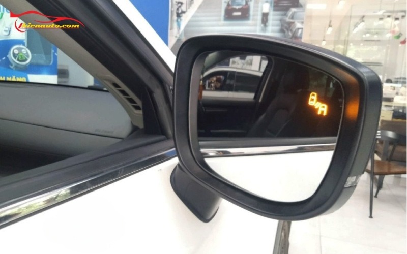 Cảnh báo điểm mù Ford Ranger giúp phát hiện các phương tiện nằm trong vùng điểm mù