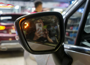 Cảnh báo điểm mù Ford Ranger giúp phát hiện các phương tiện nằm trong vùng điểm mù