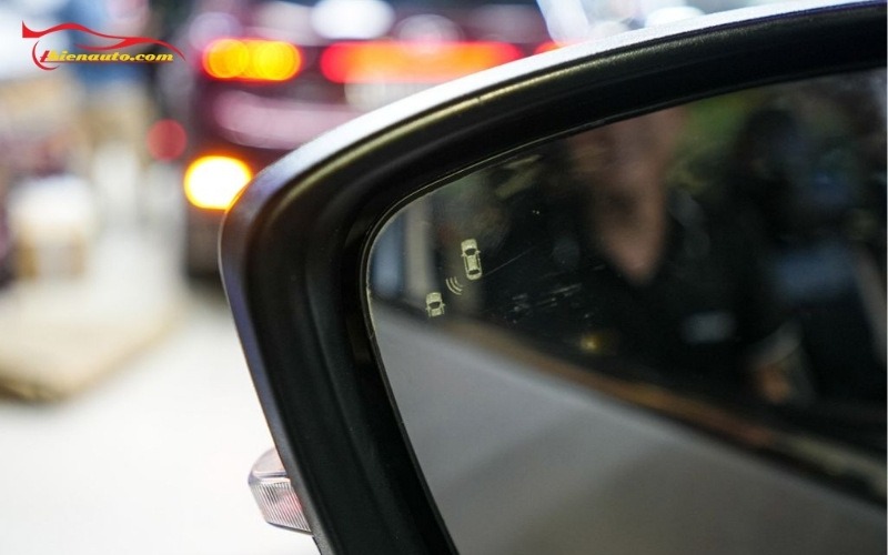 Cảnh báo điểm mù Ford Ranger giúp phát hiện các phương tiện nằm trong vùng điểm mù