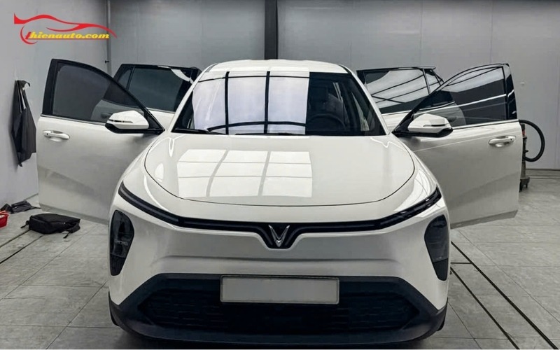 Hình ảnh dán phim cách nhiệt Vinfast VF MPV 7 thực tế tại Thiện Auto