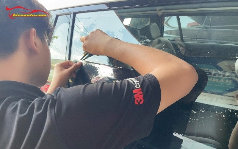 Hình ảnh dán phim cách nhiệt Vinfast VF MPV 7 thực tế tại Thiện Auto