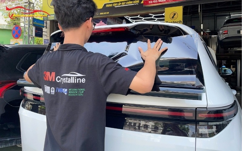Dán phim cách nhiệt Vinfast VF MPV 7 chống nắng, bảo vệ sức khỏe người ngồi trong xe