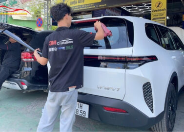 Dán phim cách nhiệt Vinfast VF MPV 7 chống nắng, bảo vệ sức khỏe người ngồi trong xe