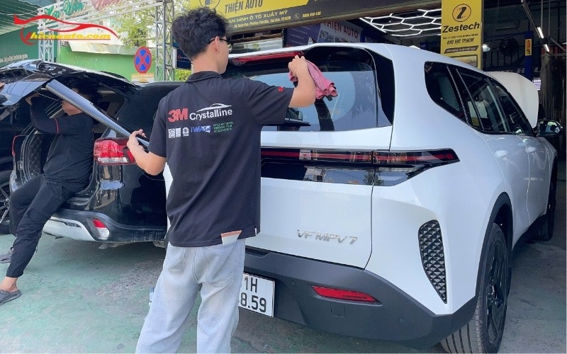 Dán phim cách nhiệt Vinfast VF MPV 7 chống nắng, bảo vệ sức khỏe người ngồi trong xe