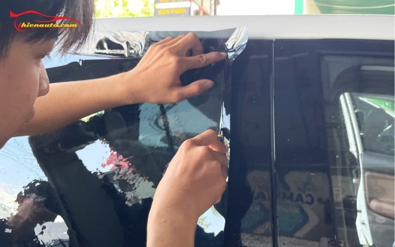 Phim cách nhiệt là phụ kiện Geely EX2 quan trọng