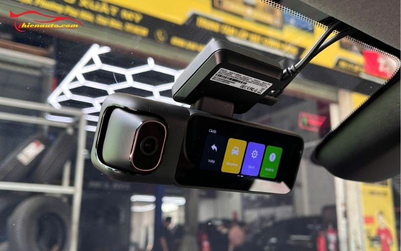 Hình ảnh thực hiện dịch vụ nâng cấp ô tô tại trung tâm phụ kiện ô tô Thủ Đức - Thiện Auto