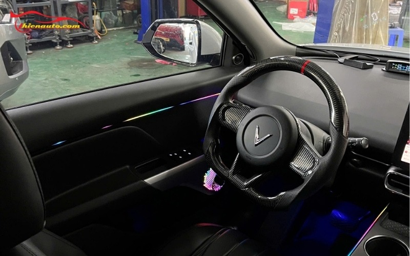 Hình ảnh thực hiện dịch vụ nâng cấp ô tô tại trung tâm phụ kiện ô tô Thủ Đức - Thiện Auto