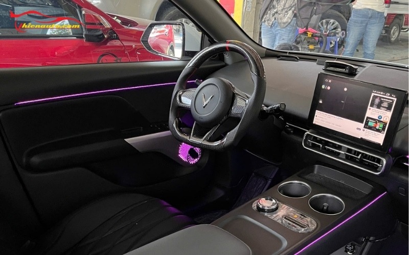 Hình ảnh thực hiện dịch vụ nâng cấp ô tô tại trung tâm phụ kiện ô tô Thủ Đức - Thiện Auto