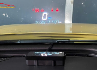 Màn hình HUD Geely EX2 hiển thị thông tin lên kính lái