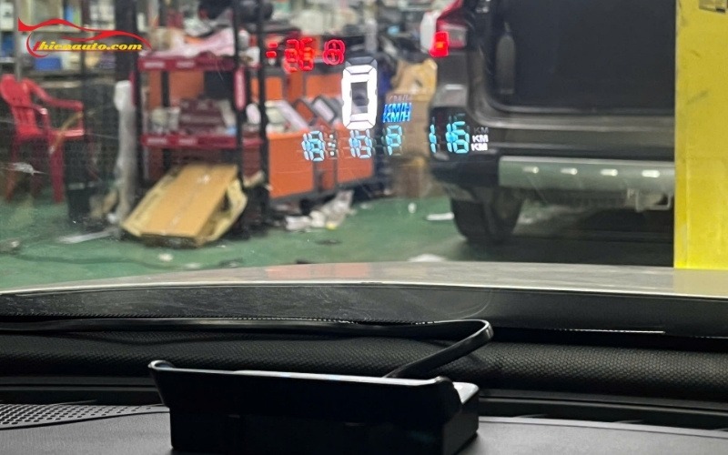 HUD Vinfast VF MPV 7 Lắp HUD Vinfast VF MPV 7 chính hãng tại Thiện Auto