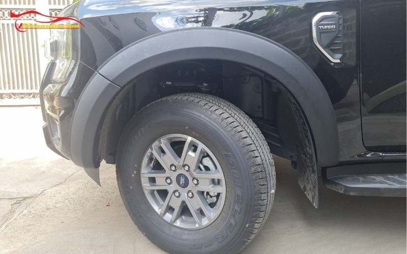 Ốp cua lốp Ford Ranger giúp bảo vệ thân xe