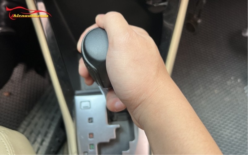 Nguyên nhân Xe vào số lùi bị giật do lỗi hộp số 