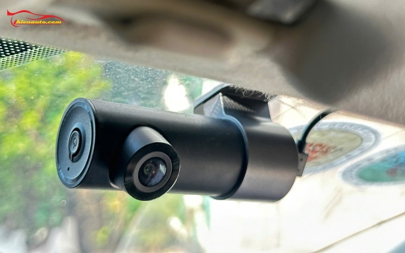 Lắp camera hành trình VF MPV 7 loại 70mai M310