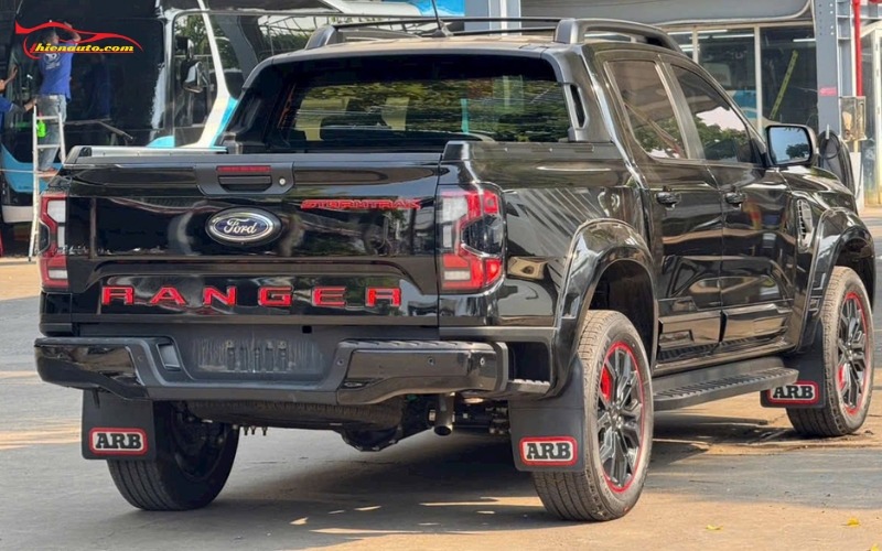 Hình ảnh thực tế lắp chắn bùn Ford Ranger