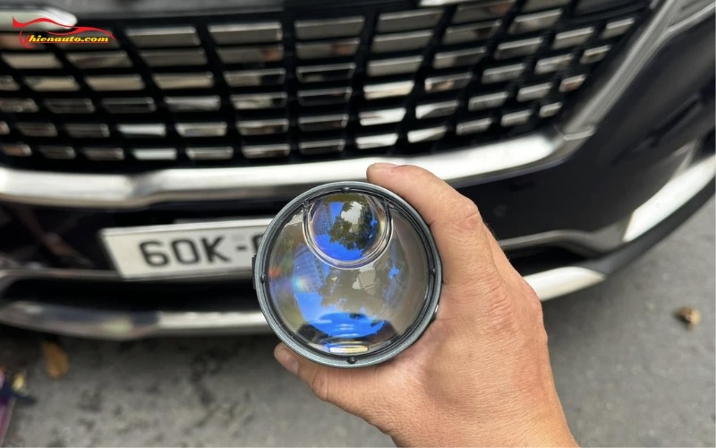 Độ đèn bi gầm Kia Carnival đèn bi gầm X-Light F10 