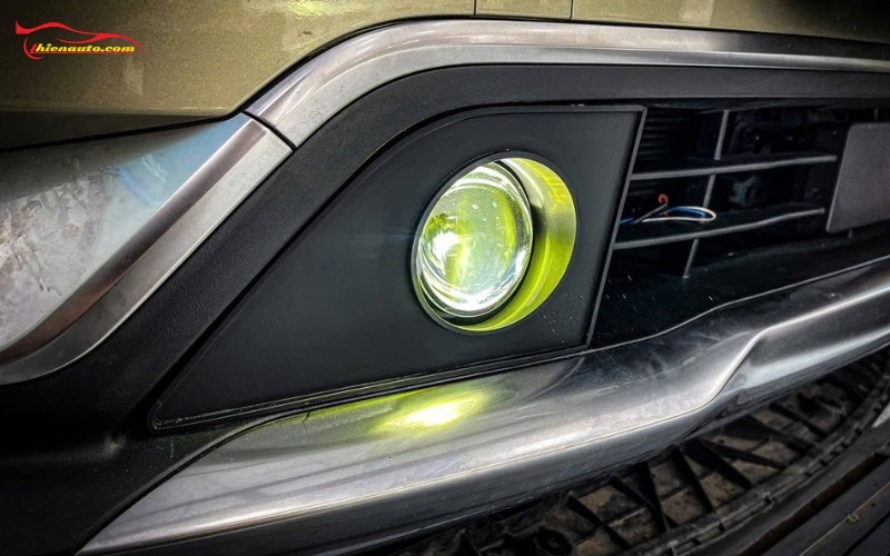 Độ đèn bi gầm Kia Carnival bi gầm Aozoom Wasp