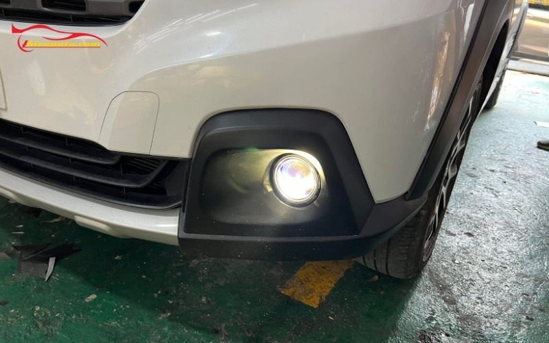 Lắp bi gầm XL7 được thực hiện bởi kỹ thuật viên chuyên điện xe