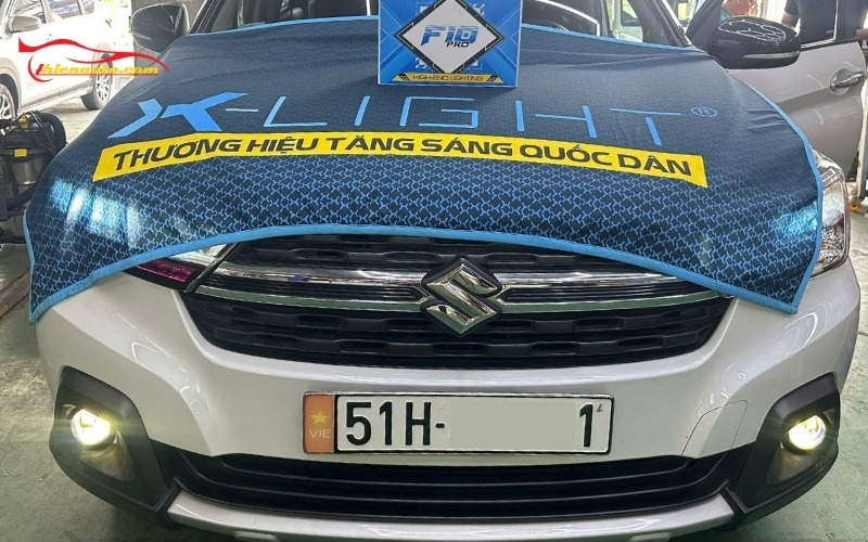 Độ đèn bi gầm Suzuki XL7 mẫu F10 Pro 3 nhiệt màu