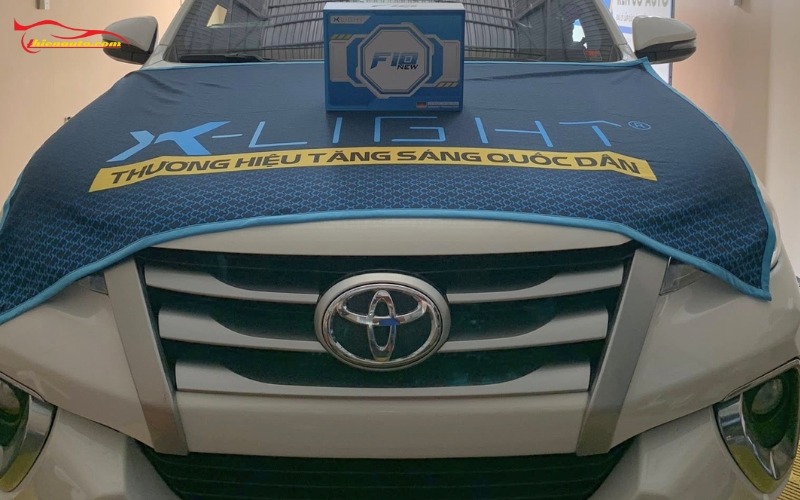 Độ đèn bi gầm Xlight F10 New cho Toyota Fortuner
