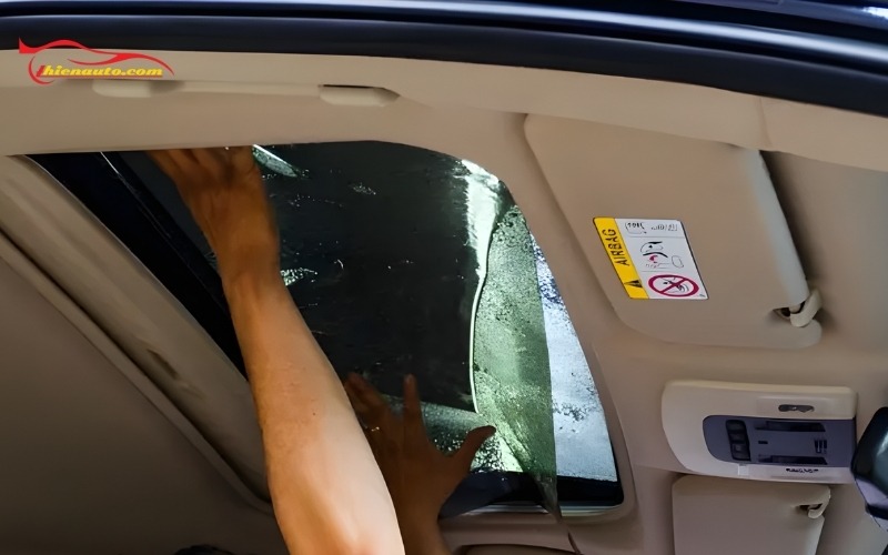 Chọn phim cách nhiệt có VLT thấp 5-15% cho cửa sổ trời