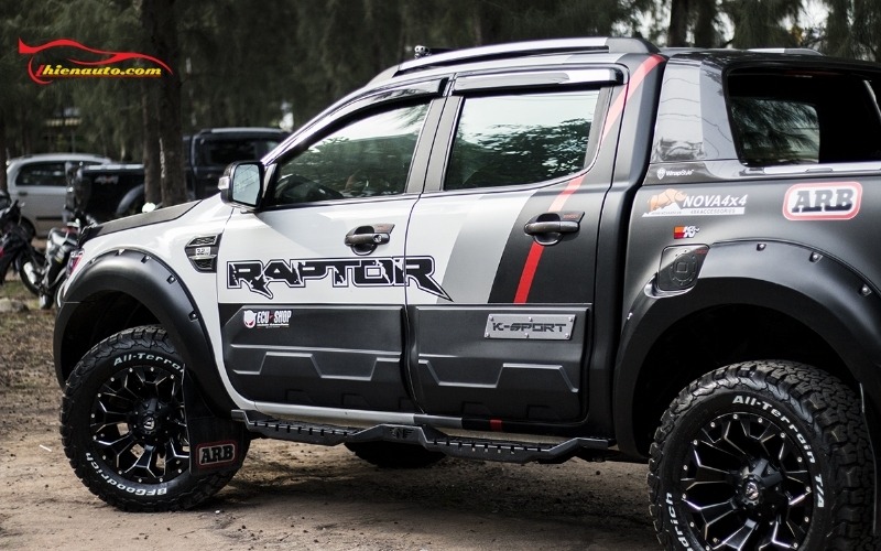 Tổng hợp phụ kiện xe bán tải Ford Ranger cần thiết giá tốt Phụ kiện xe bán tải Ford Ranger giúp tăng tiện nghi và cải thiện vẻ ngoài hầm hố của xe