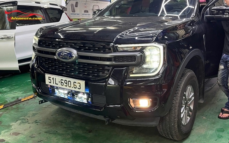 Tổng hợp phụ kiện xe bán tải Ford Ranger cần thiết giá tốt Ford Ranger độ đèn trợ sáng Aozoom tại Thiện Auto