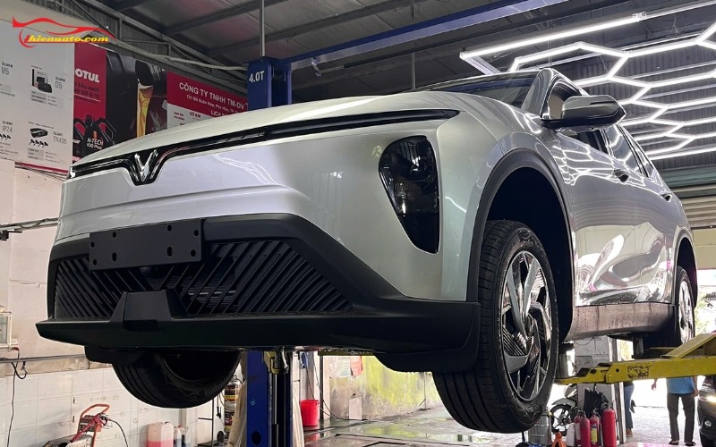Tấm bảo vệ pin VinFast VF MPV 7 Lắp tấm bảo vệ pin VinFast VF MPV 7 tại Thiện Auto