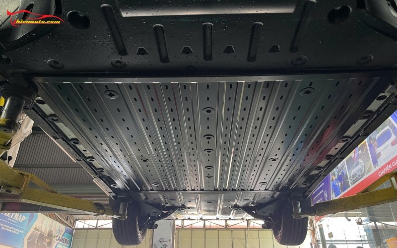Tấm bảo vệ pin VinFast VF MPV 7 Tấm bảo vệ pin VinFast VF MPV 7 trang bị các khe tản nhiệt