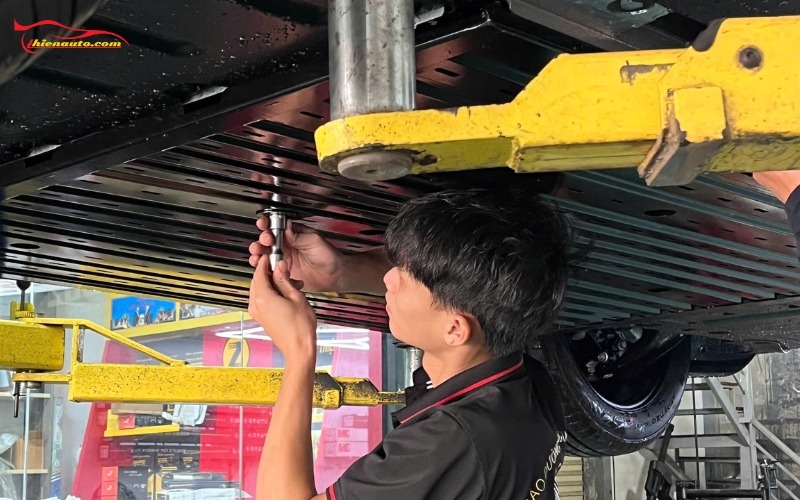 Tấm bảo vệ pin VinFast VF MPV 7 Chi phí lắp đặt tấm bảo vệ pin VinFast VF MPV 7
