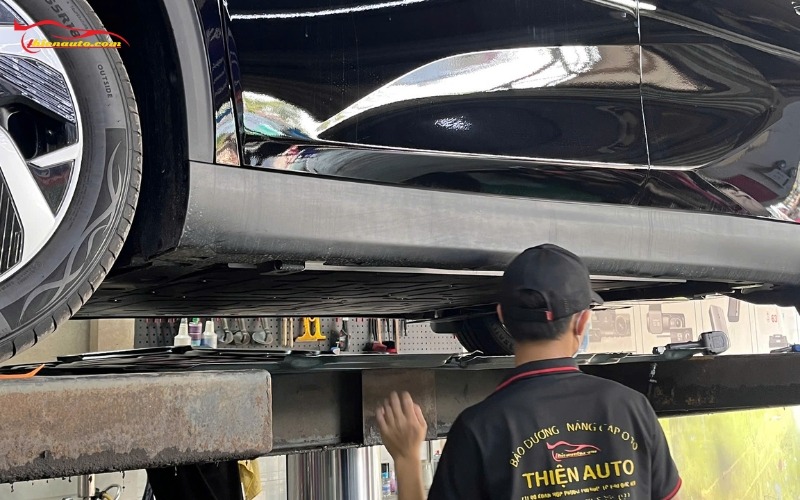 Tấm bảo vệ pin VinFast VF MPV 7 Tấm bảo vệ pin VinFast VF MPV 7 hoạt động như một lớp “giáp chắn” bảo vệ pin