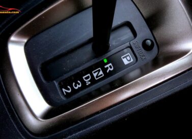 Vào số lùi có tiếng kêu cạch: Nguyên nhân và cách xử lý triệt để