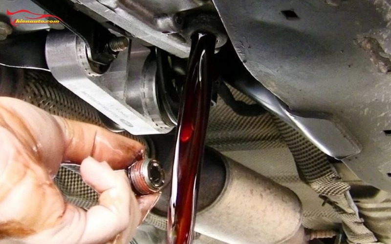 Nguyên nhân vào số lùi có tiếng kêu cạch: Dầu thiếu, xuống cấp hoặc dùng sai loại,