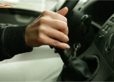 Nguyên nhân xe không vào được số: Cần số đặt sai vị trí