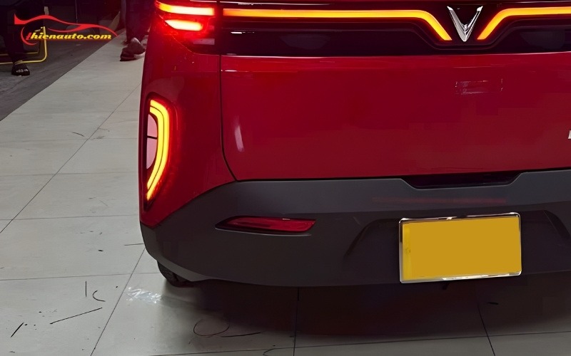 Độ đèn hậu VinFast VF MPV 7 nâng tầm diện mạo xe