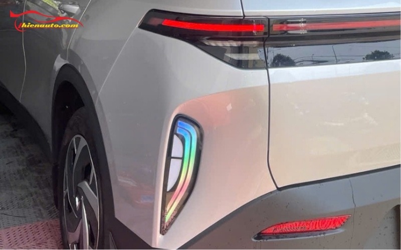 Độ đèn hậu VinFast VF MPV 7 nâng tầm diện mạo xe