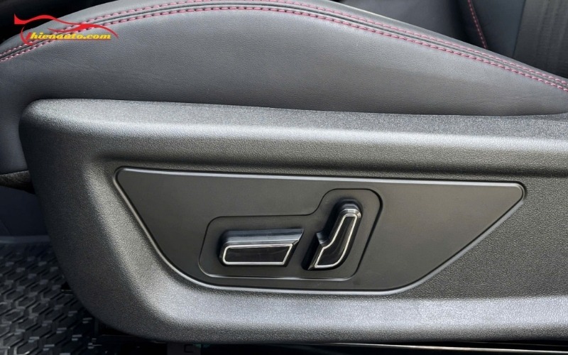 Ghế chỉnh điện Vinfast VF MPV 7 giúp điều chỉnh vị trí ghế nhẹ nhàng, nhanh chóng