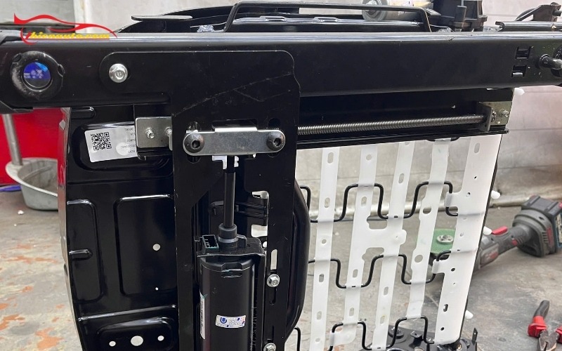 Ghế chỉnh điện Vinfast VF MPV 7 giúp điều chỉnh vị trí ghế nhẹ nhàng