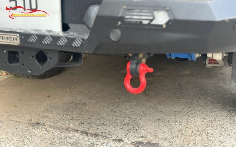 Ma ní Ford Ranger là phụ kiện cứu hộ cần có cho xe off road