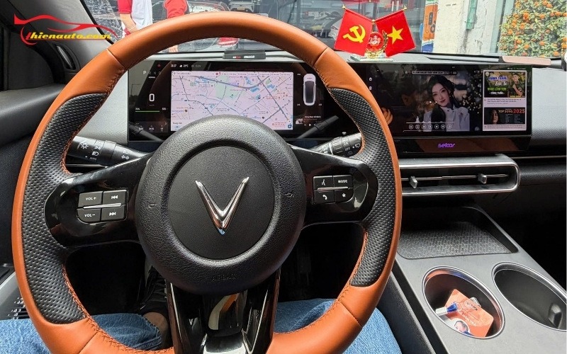 Màn hình dài Vinfast VF MPV 7 liền khối 24.6 inch