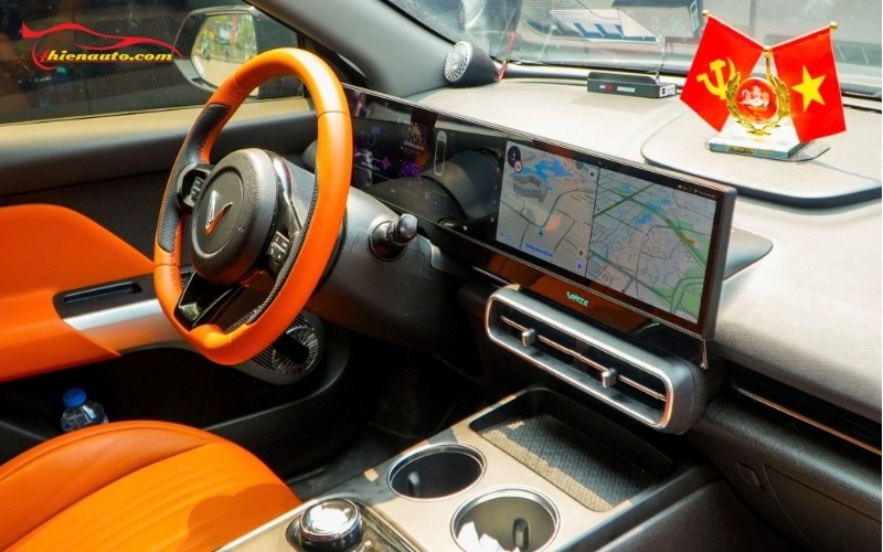 Màn hình dài Vinfast VF MPV 7 liền khối 24.6 inch