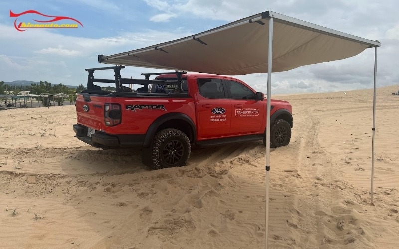 Tăng bạt Ford Ranger mang lại không gian nghỉ ngơi tiện nghi ngay bên cạnh xe