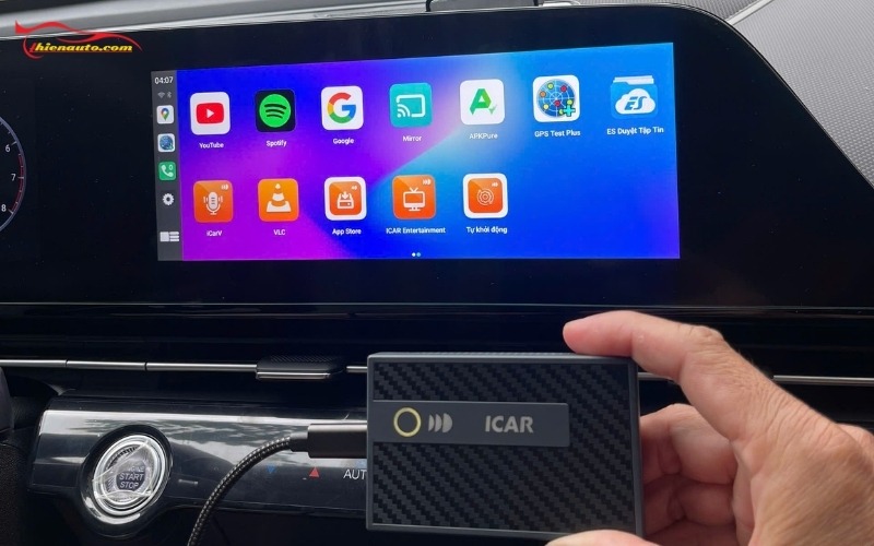 So sánh Android Box và màn hình Android: Android Box sử dụng màn hình zin của xe