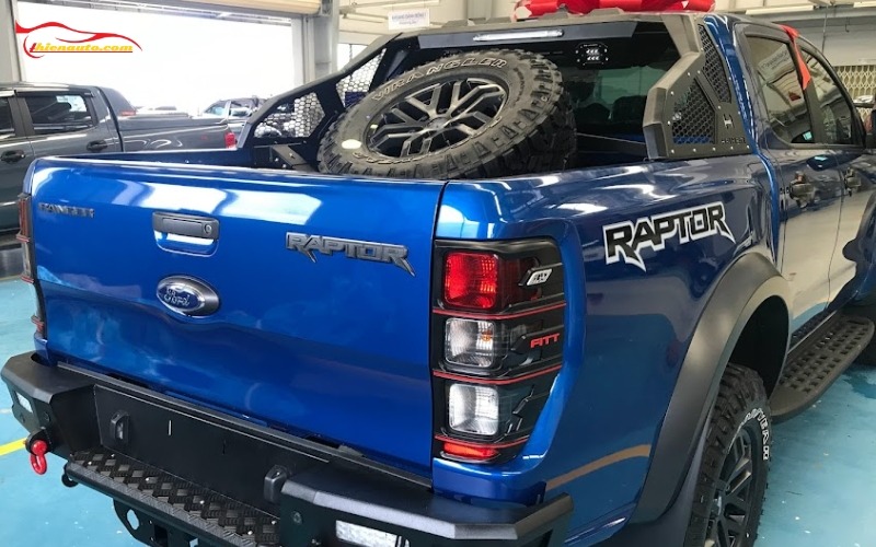 Bộ khung treo lốp dự phòng Ford Ranger thực tế đã lắp trên xe 