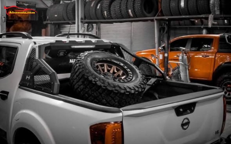 Bộ khung treo lốp dự phòng Ford Ranger lắp trên xe thực tế