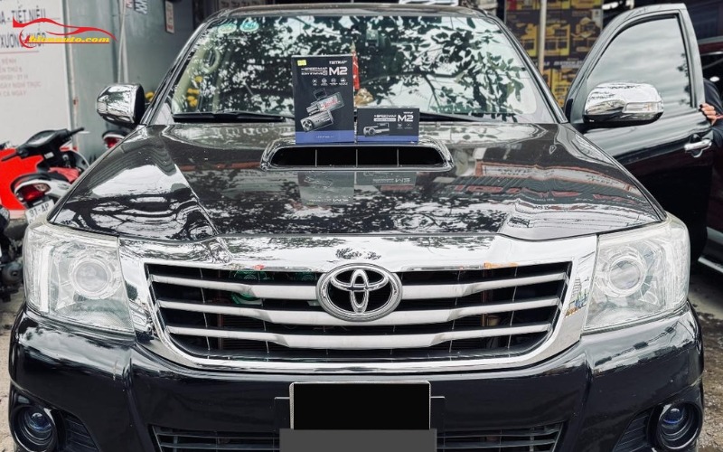 Camera hành trình Toyota Hilux: Camera hành trình Vietmap M2