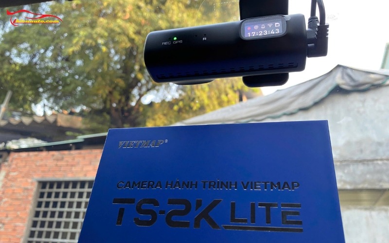 Camera hành trình Toyota Veloz thương hiệu Vietmap TS-2K