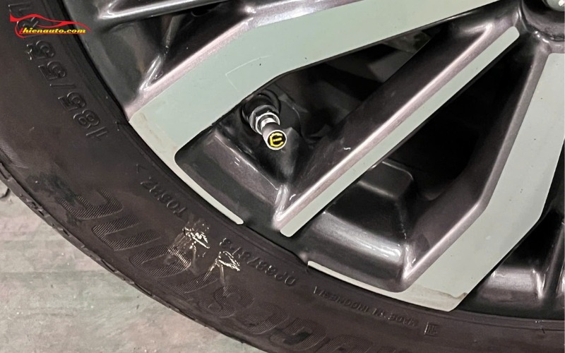 Cảm biến áp suất lốp Steelmate T11 Pro là cảm biến van trong 