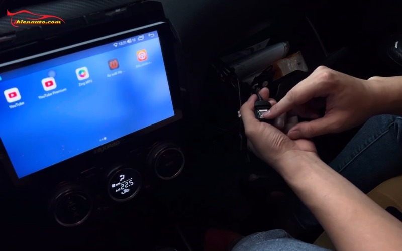 Lắp sim 4G cho màn hình Android ô tô